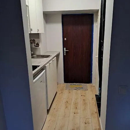 Small Beween The Old Town And The Airport Apartmán