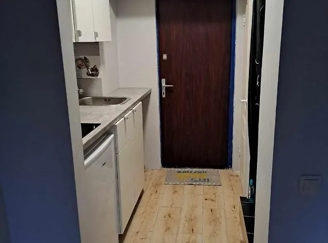 Small Beween The Old Town And The Airport Dzīvoklis